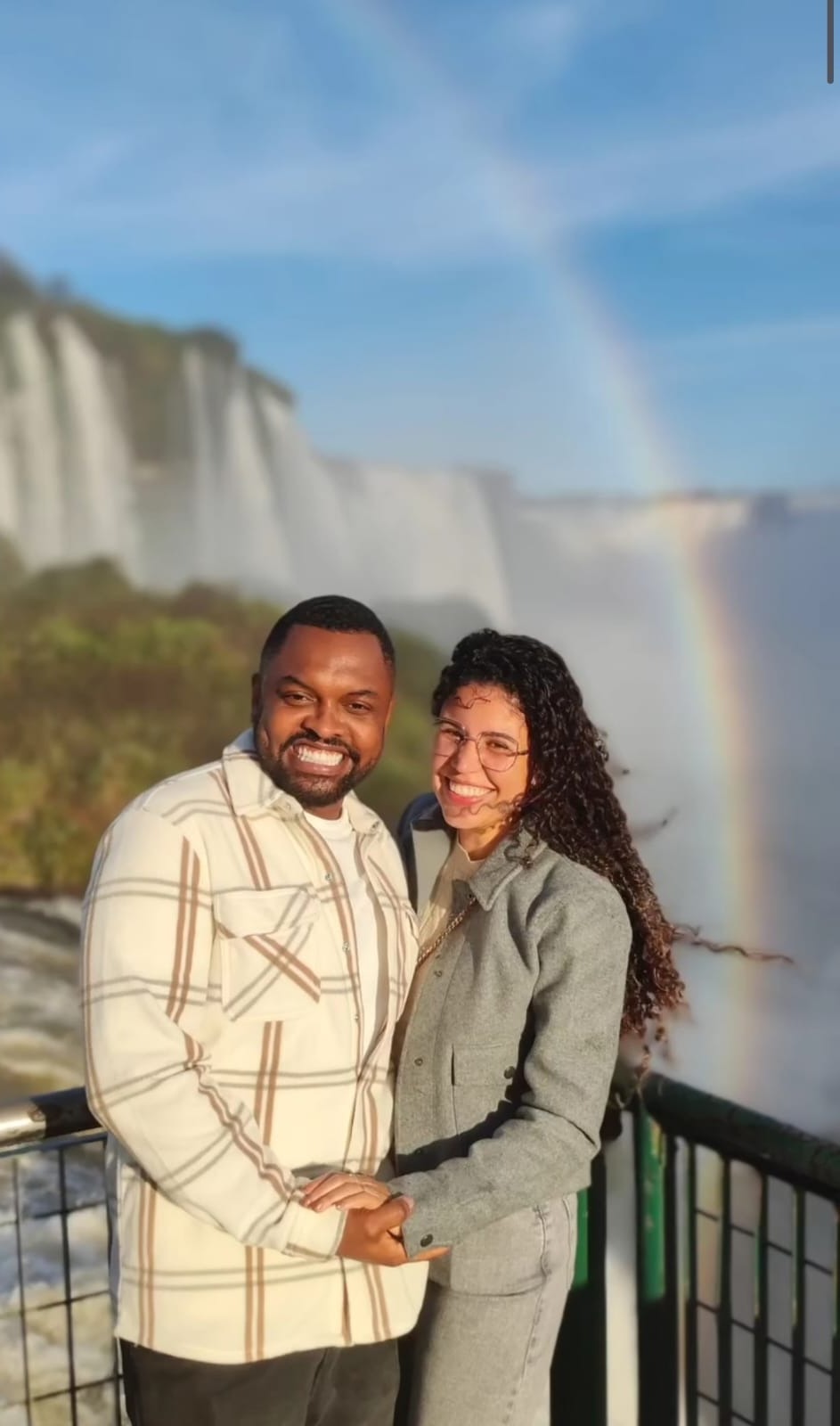 Michael Douglas e sua acompanhante nas Cataratas do Iguaçu